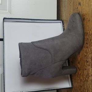 Sam Edelman Sia Booties in Flint Grey Suede in Size 9M